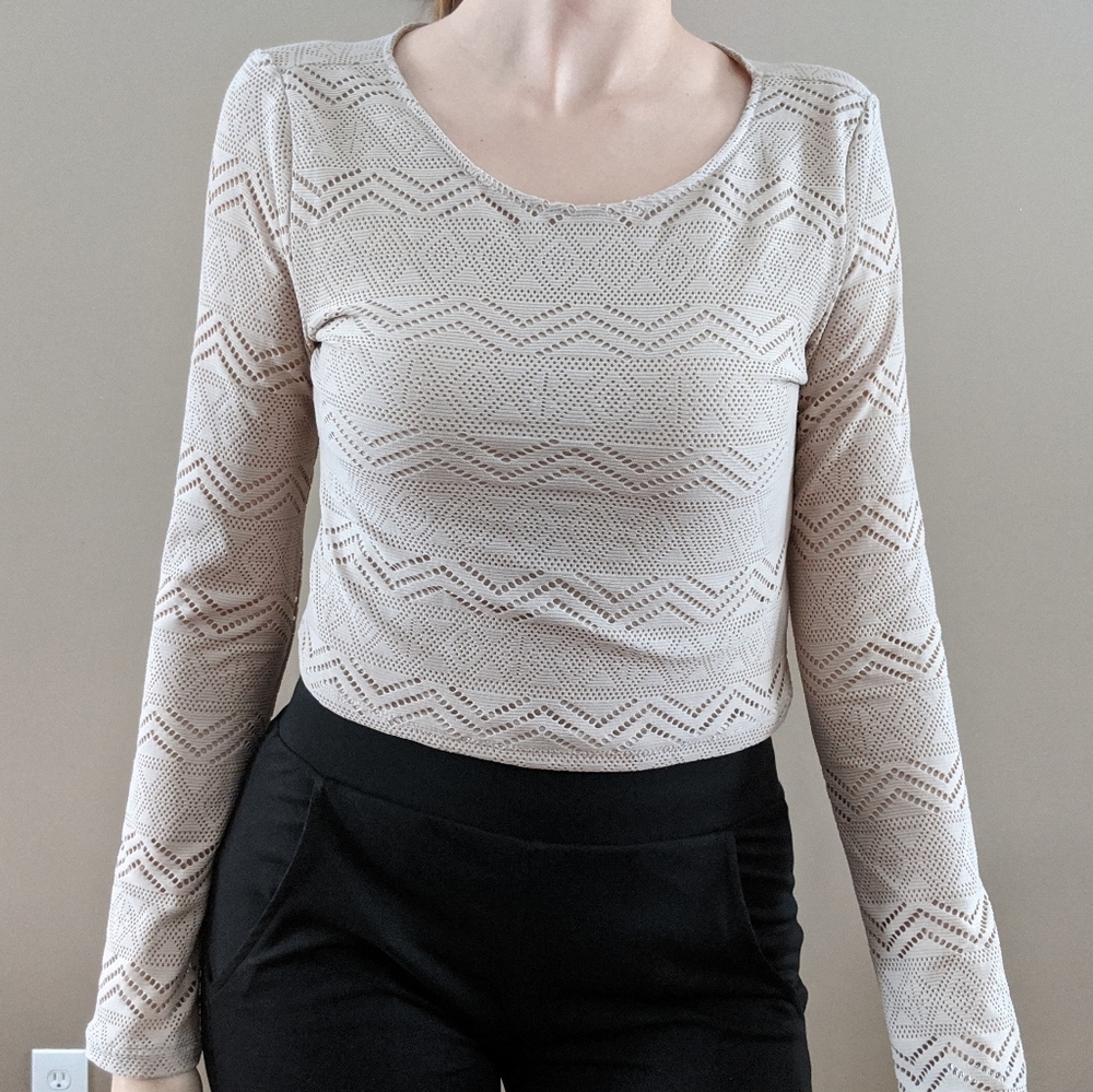 Forever 21 cropped long sleeve tee- $5 w/ bundle